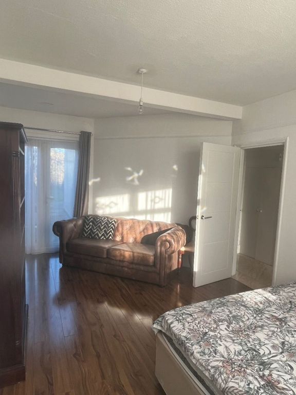 Property photo 3 of 4