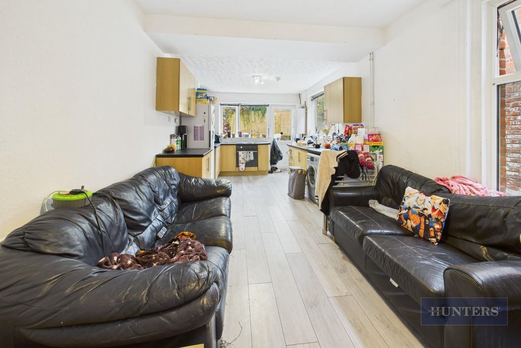 Property photo 2 of 12 Cam05152G0-Pr0274-Still017.Jpg