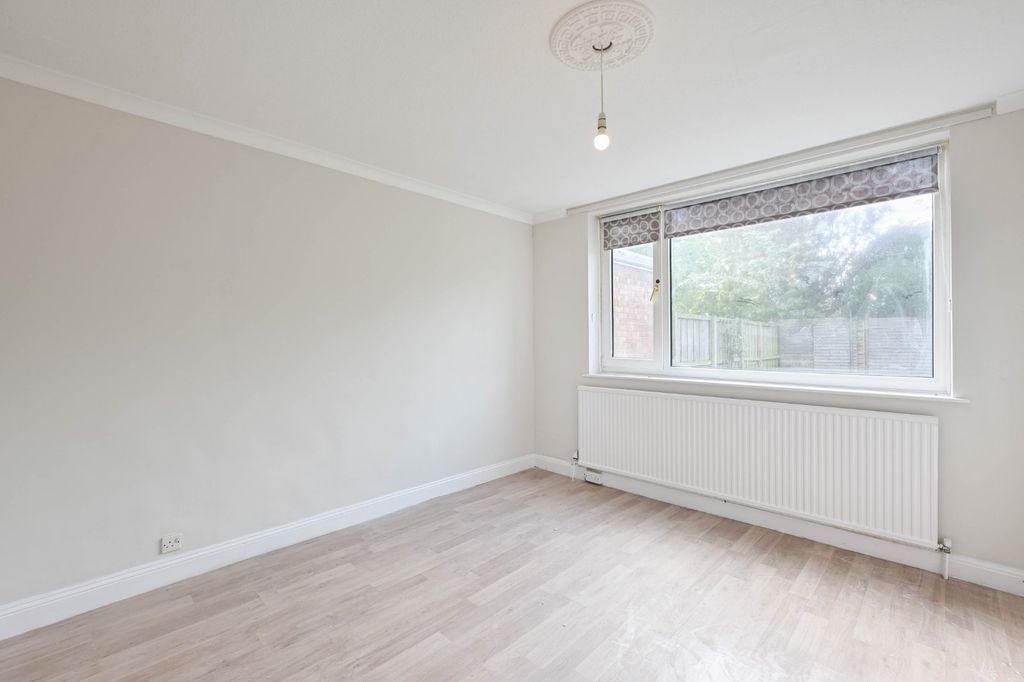 Property photo 3 of 12 Picture 3