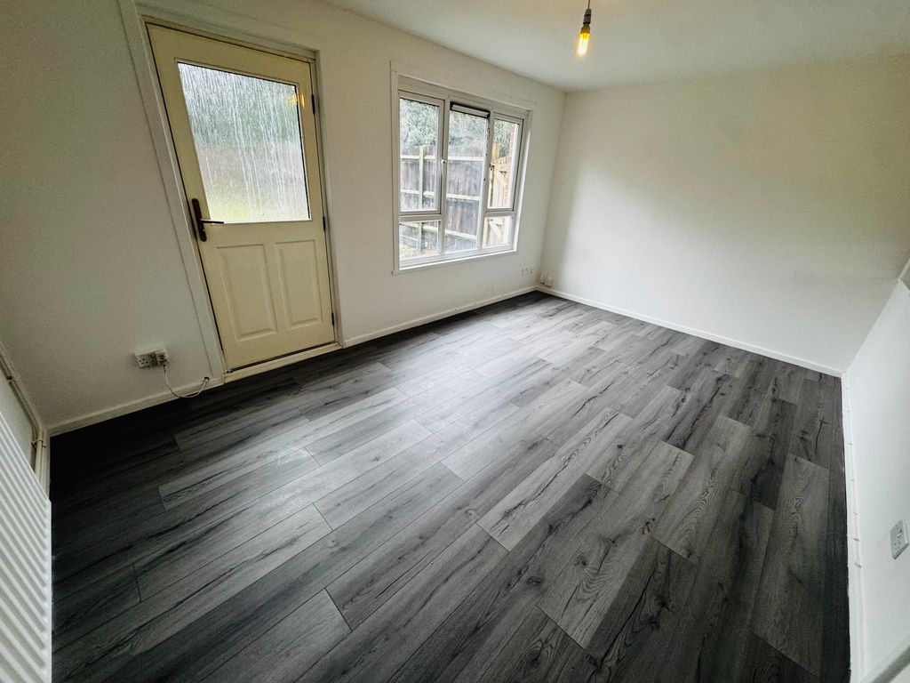 Property photo 2 of 12 Image