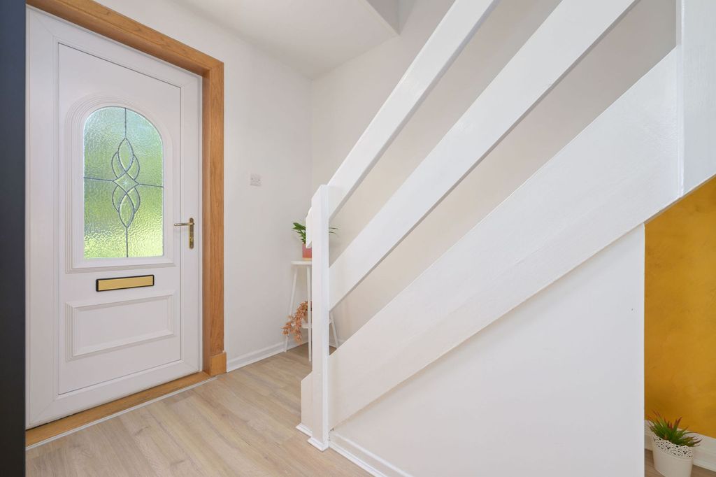Property photo 2 of 30
