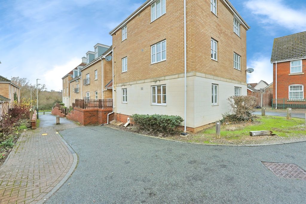 Property photo 1 of 24 Number 6