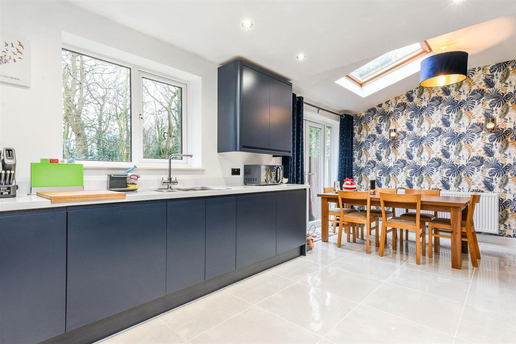 Property photo 3 of 24 Kitchen/Diner