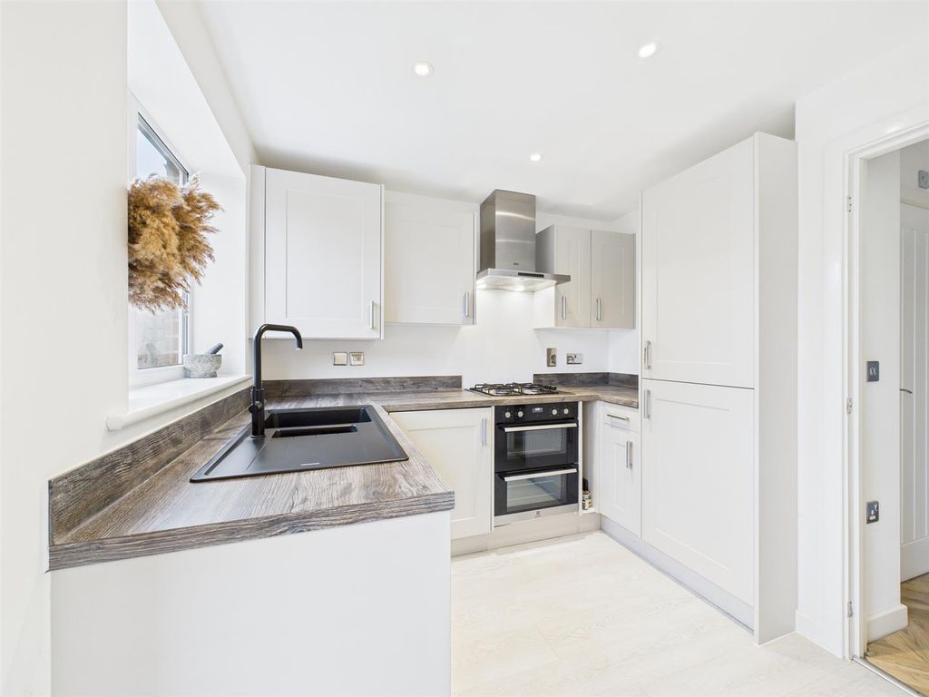 Property photo 3 of 20 Kitchen