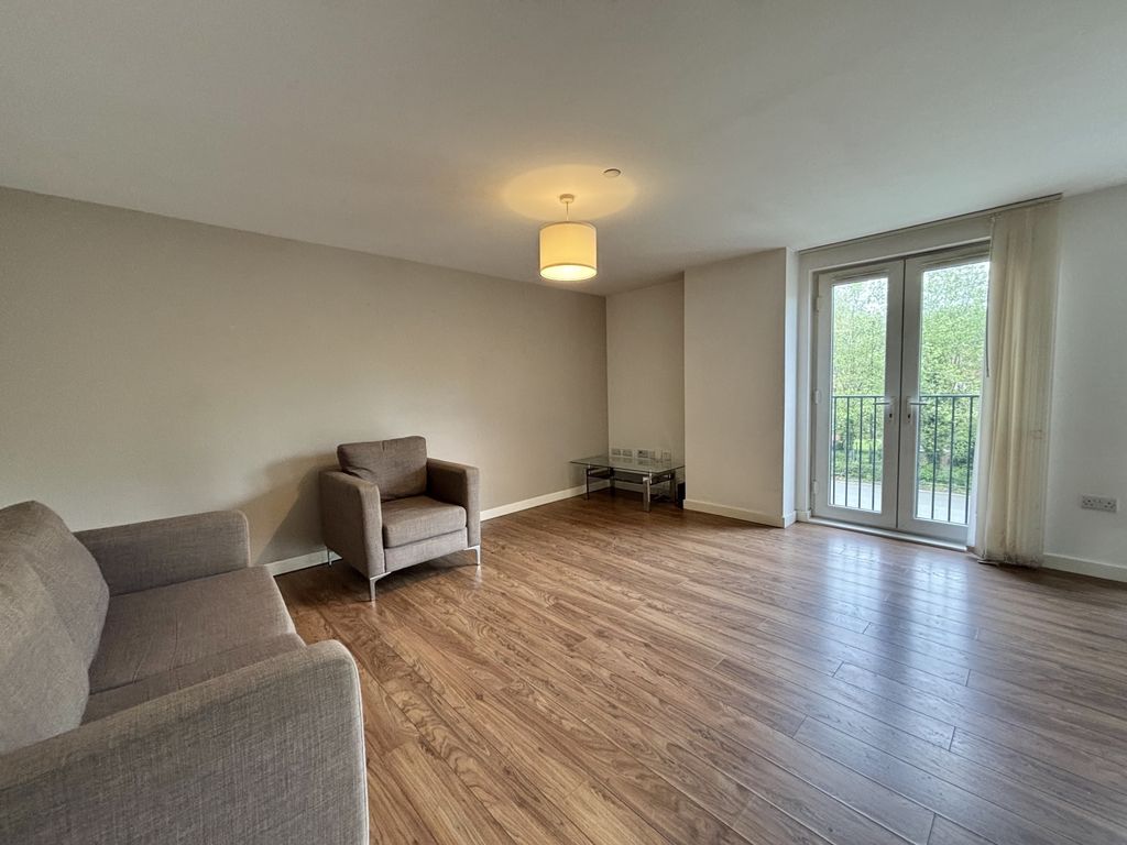Property photo 2 of 19 Image00008