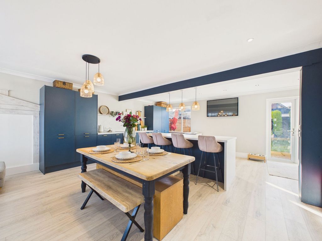 Property photo 3 of 15 Dining Kitchen