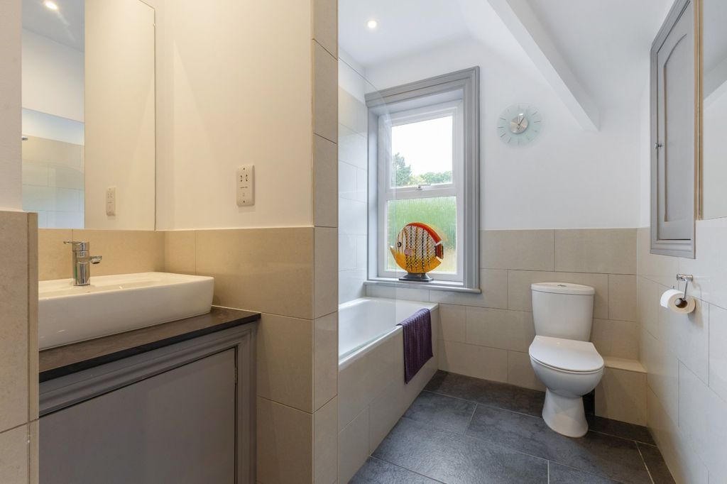 Additional image 10 of 2 bed flat for saleBurton Park Road, Petworth, West Sussex GU28