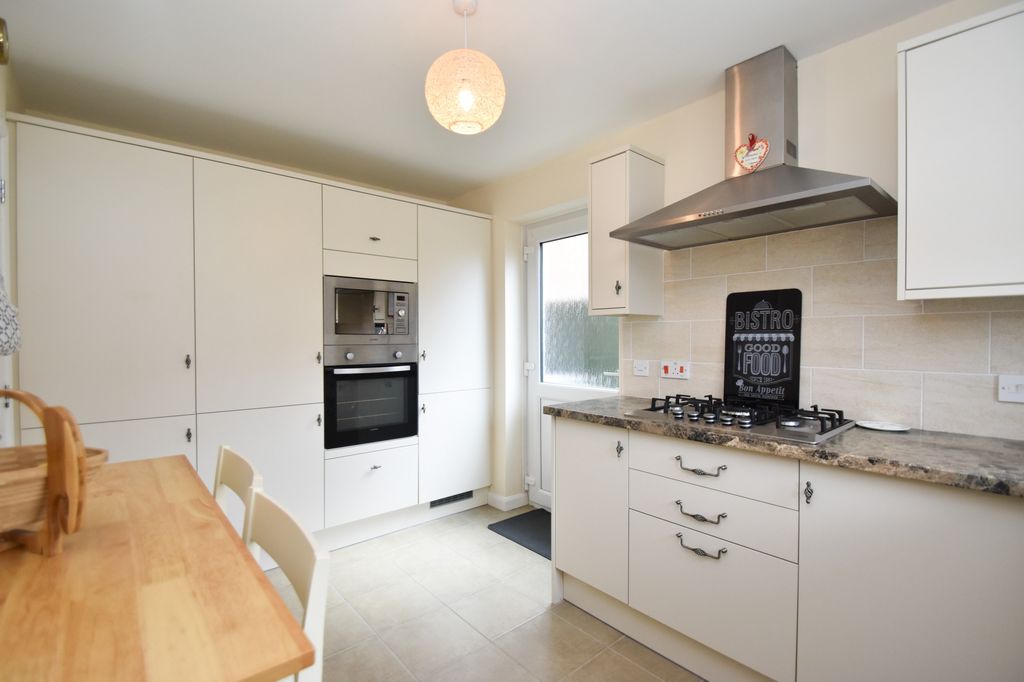 Property photo 3 of 14 Kitchen