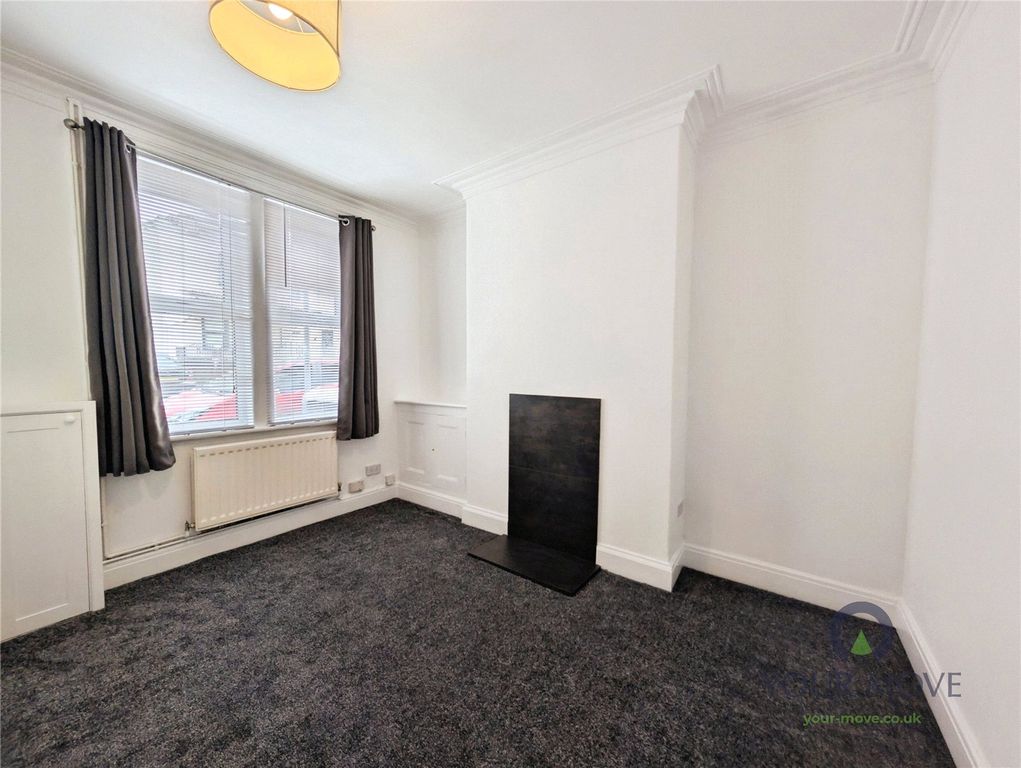 Property photo 2 of 11 Lounge