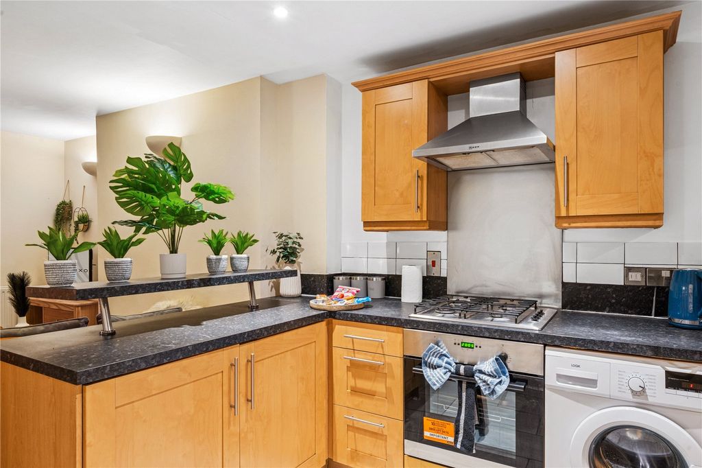 Property photo 3 of 45 Picture No. 23