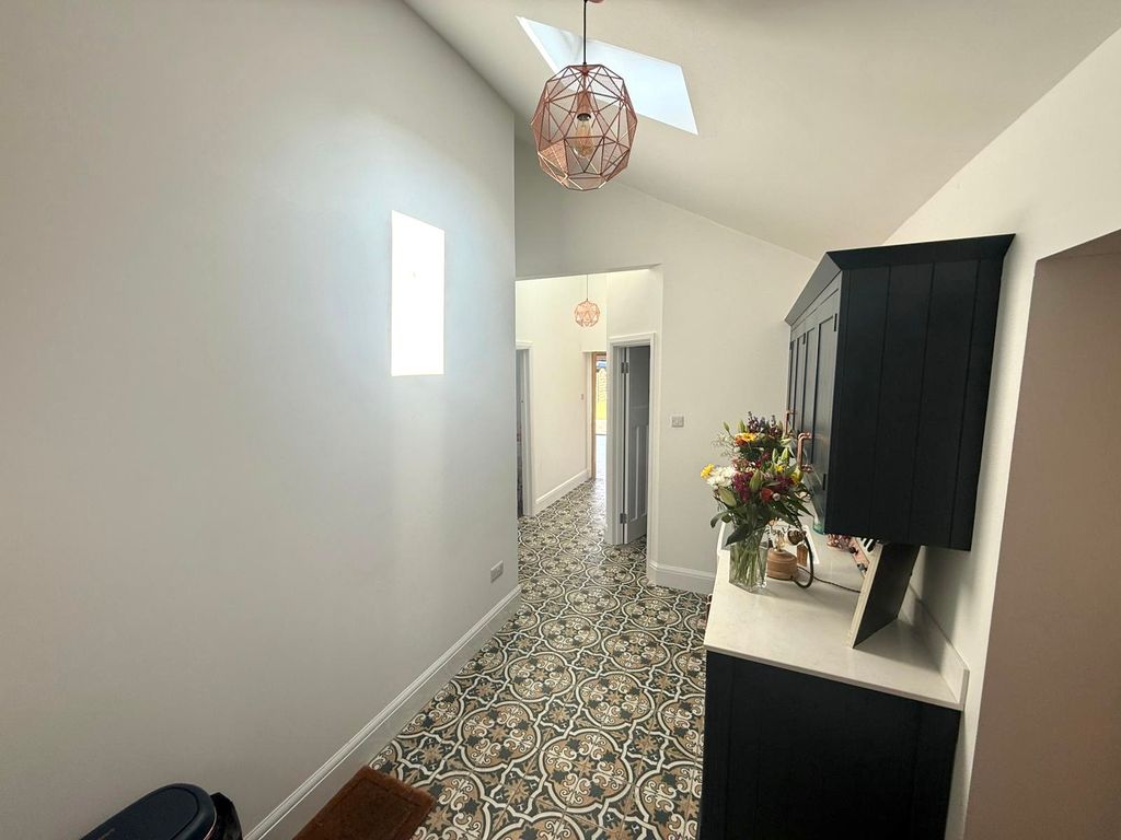 Property photo 3 of 22 Entrance Hall