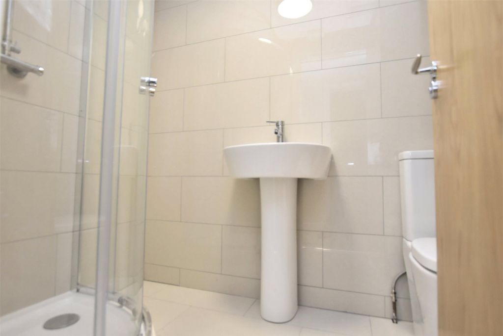 Property photo 2 of 8 Bathroom