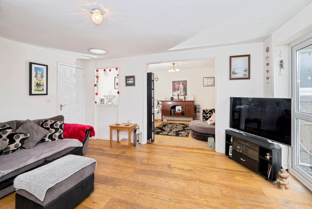 Property photo 3 of 16 Pbox-Img.Jpg