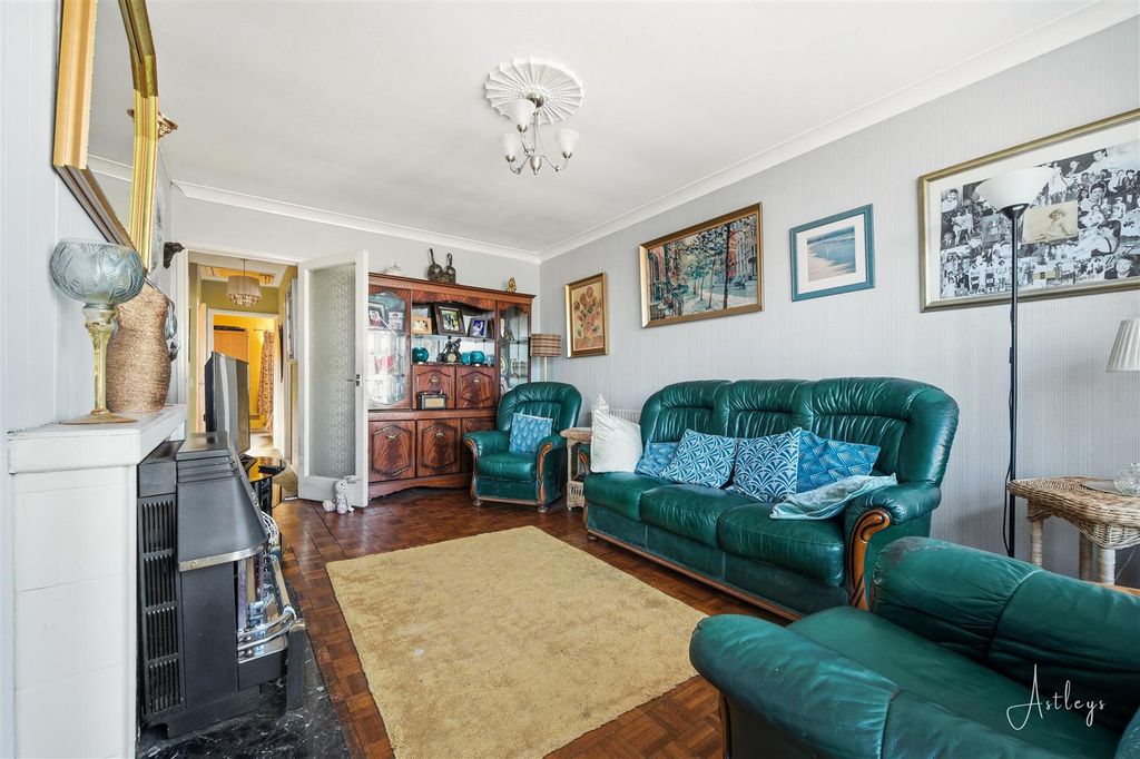 Property photo 2 of 15 Lounge