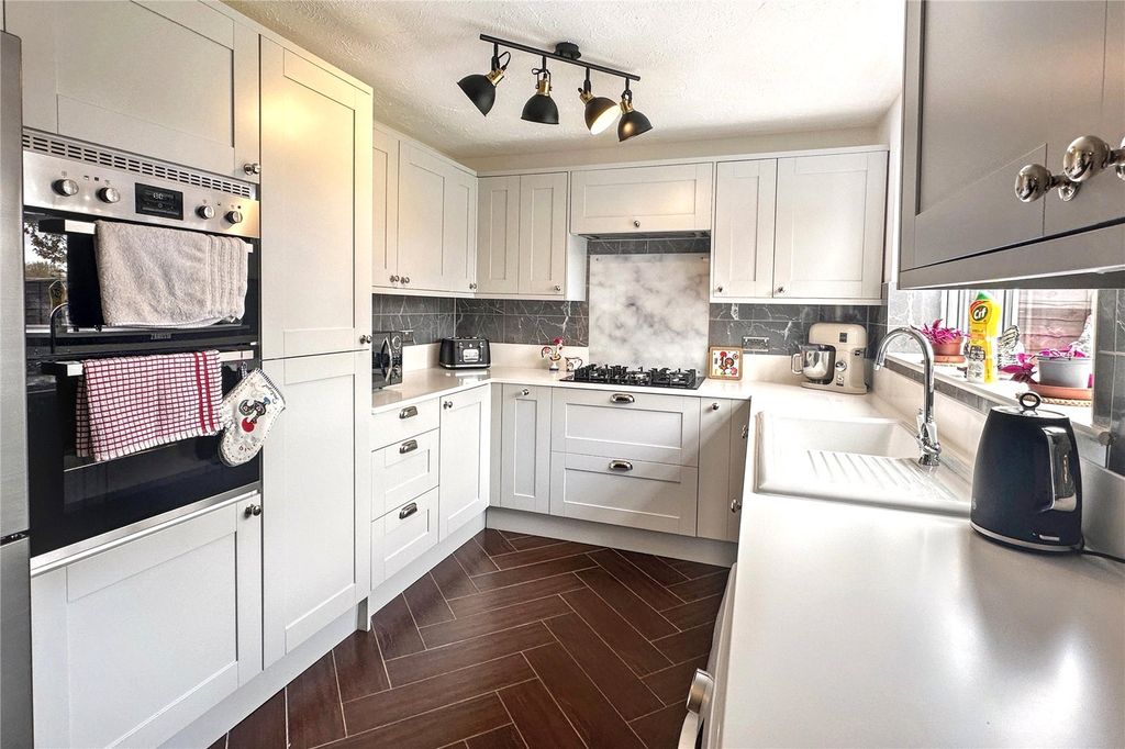 Property photo 3 of 17 Kitchen