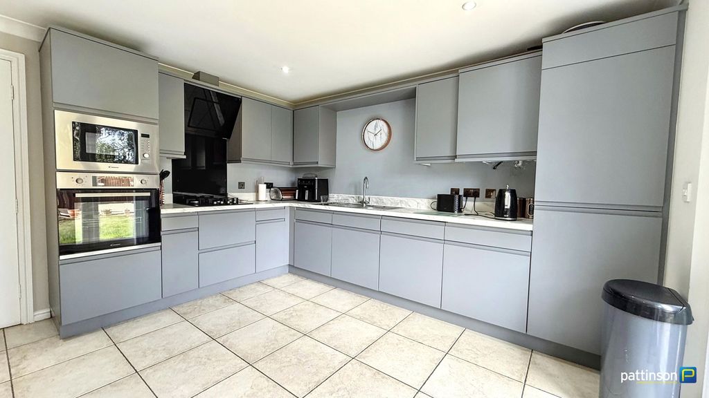 Property photo 3 of 39