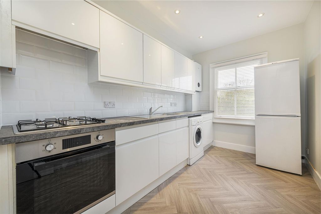 Property photo 3 of 8 6A Commondale Kit.Jpg