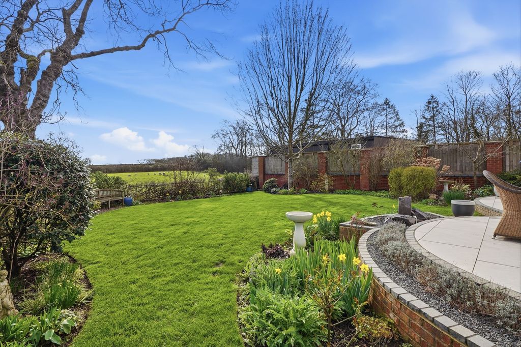 Property photo 2 of 32 Garden