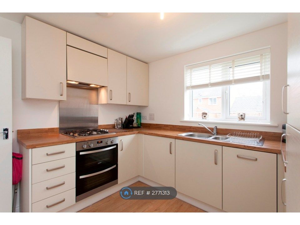 Property photo 1 of 17 Kitchen