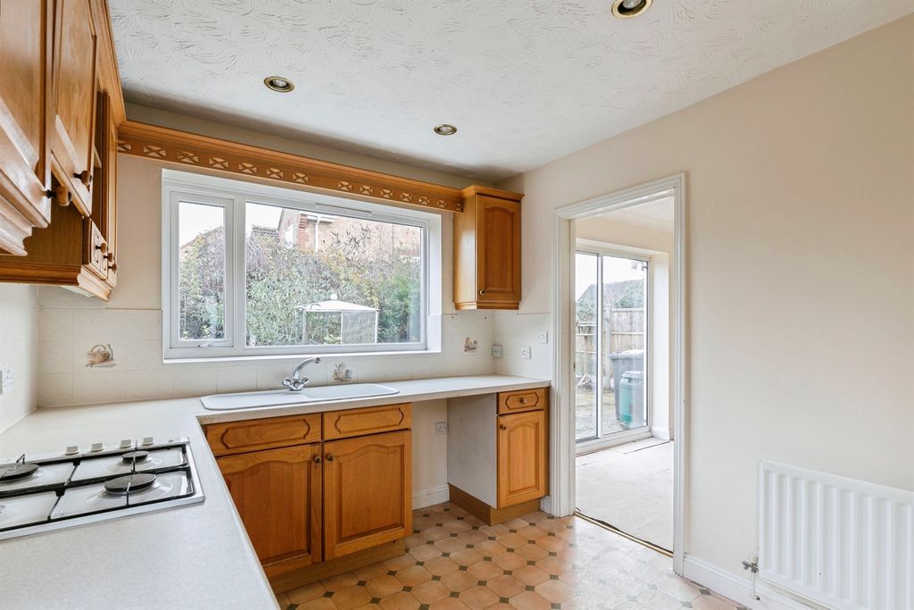 Property photo 2 of 17