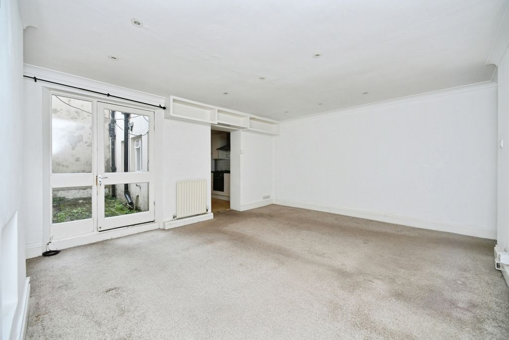 Property photo 3 of 15 Pbox-Img.Jpg