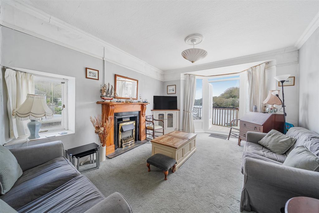 Property photo 3 of 18 Sitting Room.Jpg