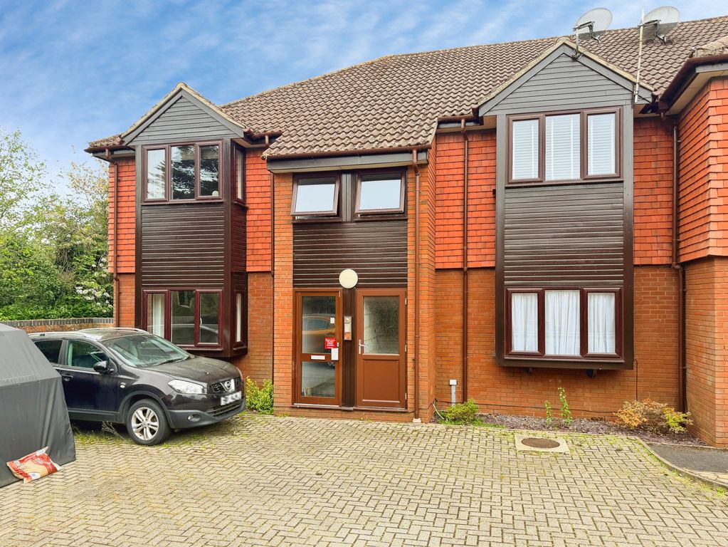 Property photo 1 of 8 Front