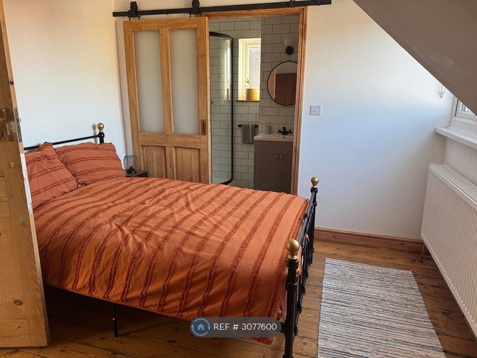 Property photo 1 of 9 Bedroom