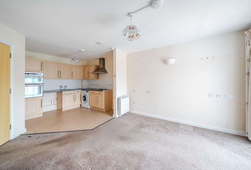 Property photo 3 of 16 Kitchen/Sitting Room