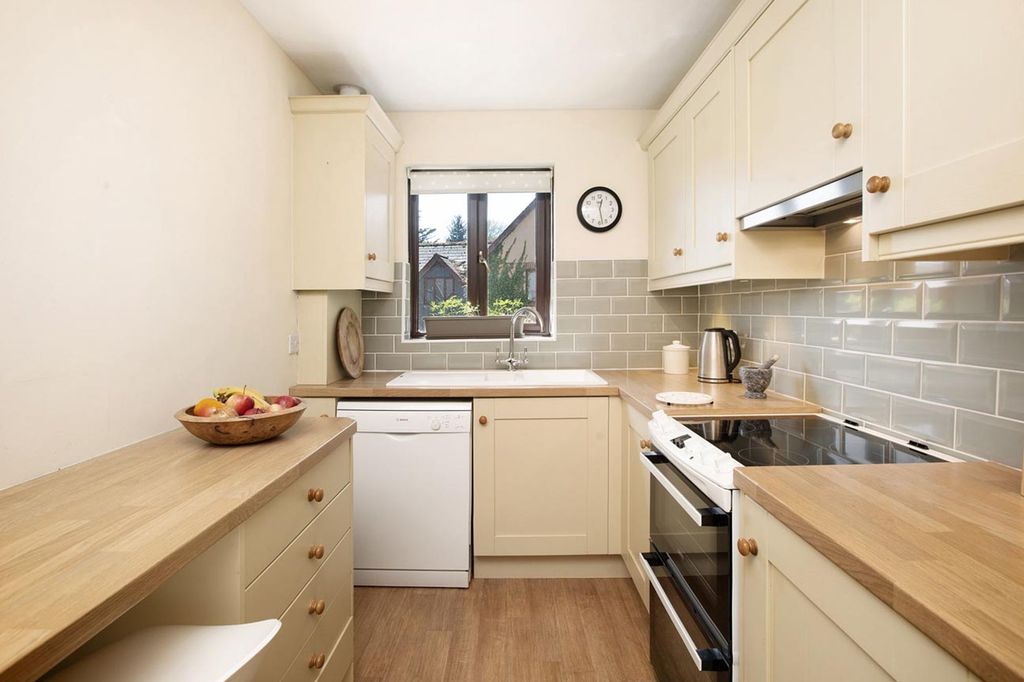 Property photo 2 of 26