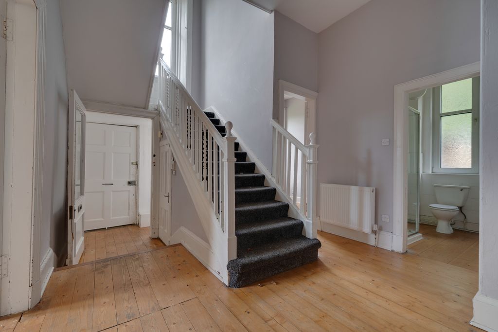 Property photo 3 of 32
