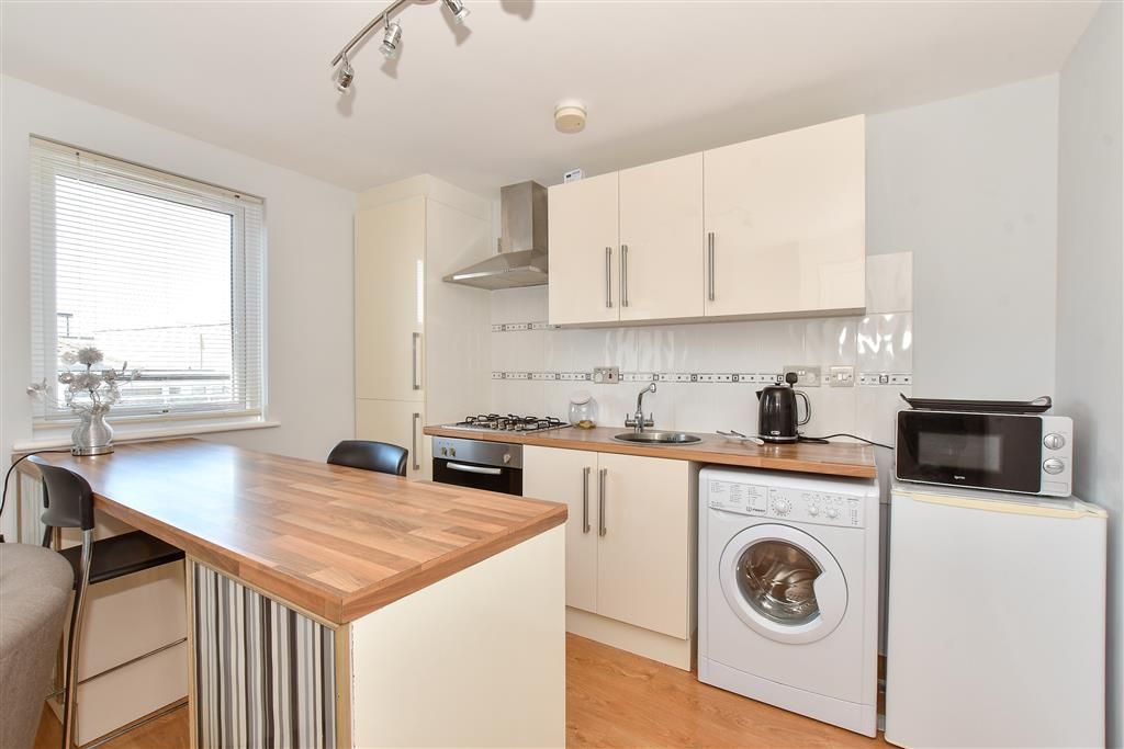 Property photo 2 of 7 Kitchen