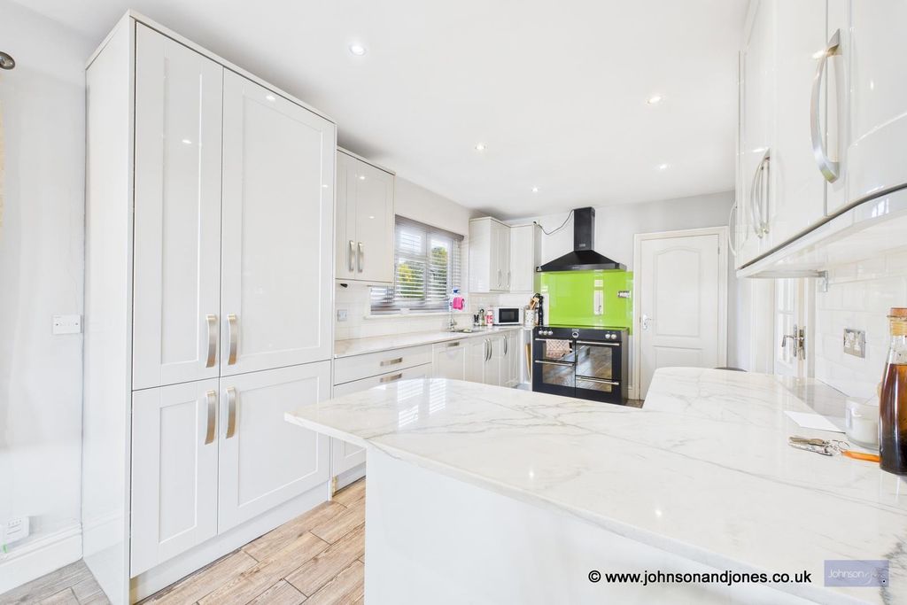 Property photo 3 of 22 3 Kitchen.Jpg