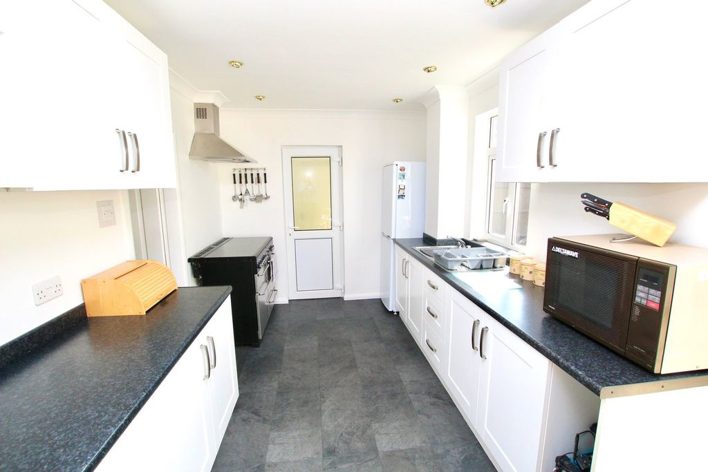 Property photo 3 of 13 Kitchen