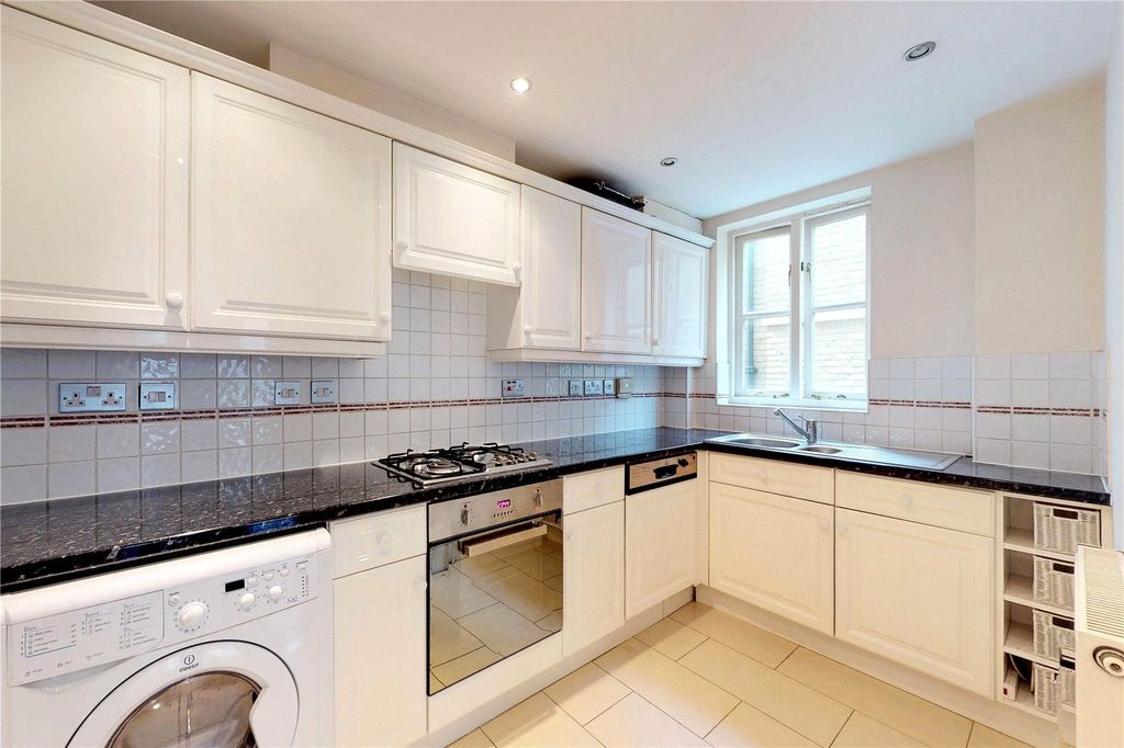 Property photo 2 of 10 Kitchen