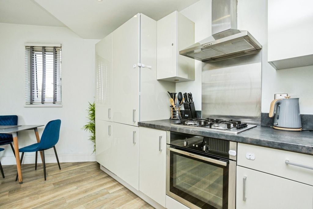 Property photo 2 of 17 Photo