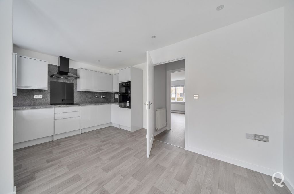 Property photo 2 of 20 339316A7-478d-45E...