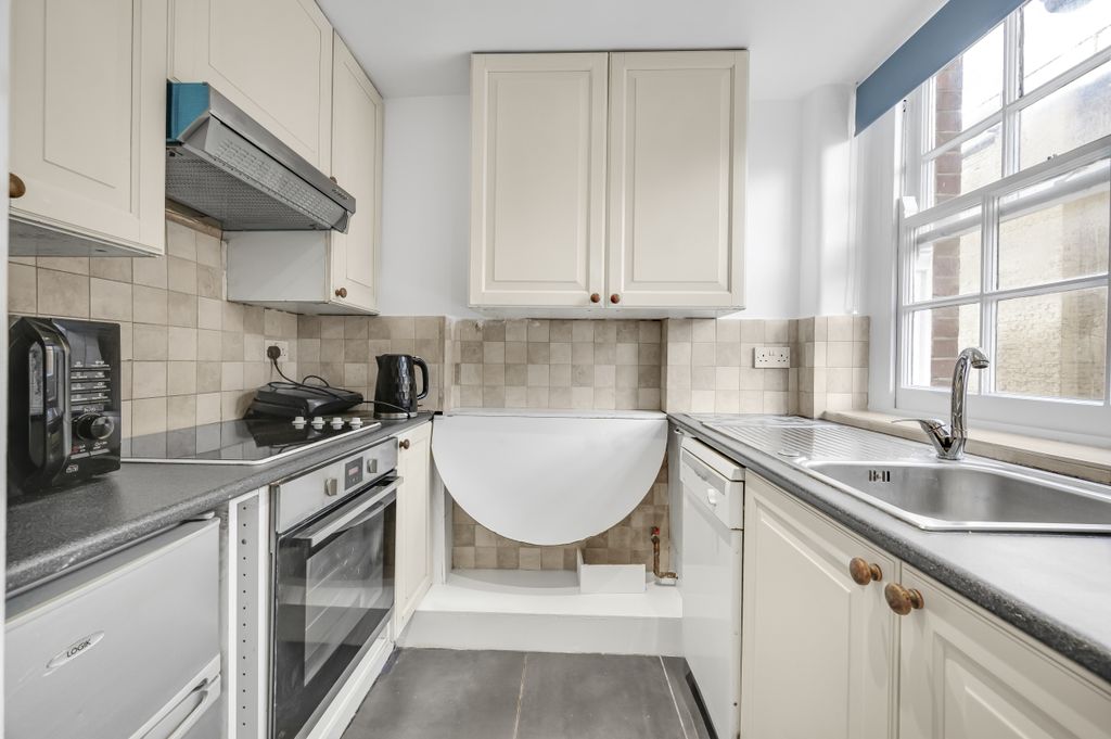 Property photo 3 of 6 Kitchen