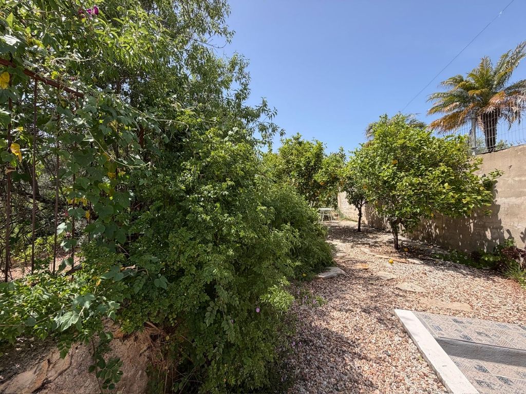 Property photo 2 of 28