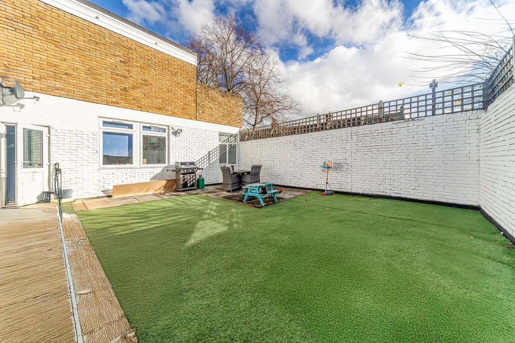 Property photo 2 of 12 Picture No. 15