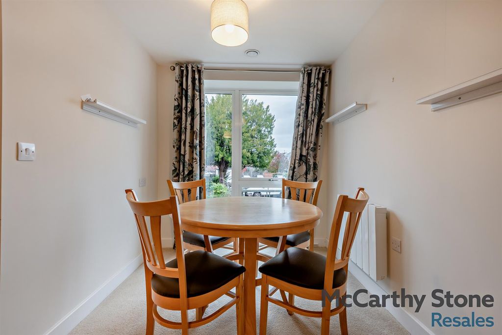 Property photo 3 of 32 8669305-Interior14-800.Jpg