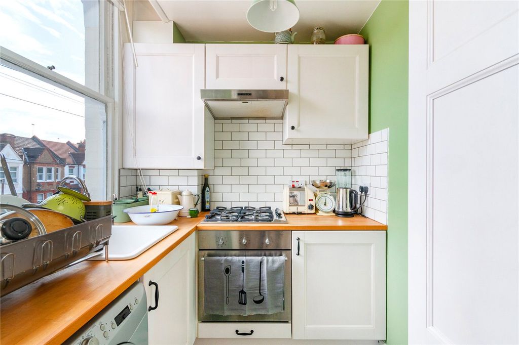 Property photo 2 of 10 Kitchen