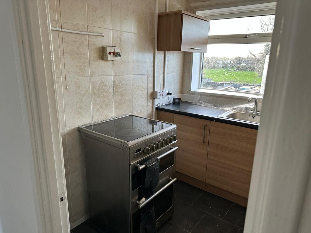 Property photo 2 of 28