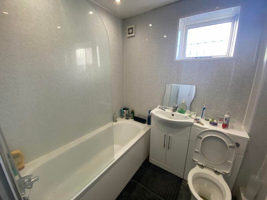 Property photo 3 of 6 A Modern And Clean Bathroom Featuring A Bath And S...