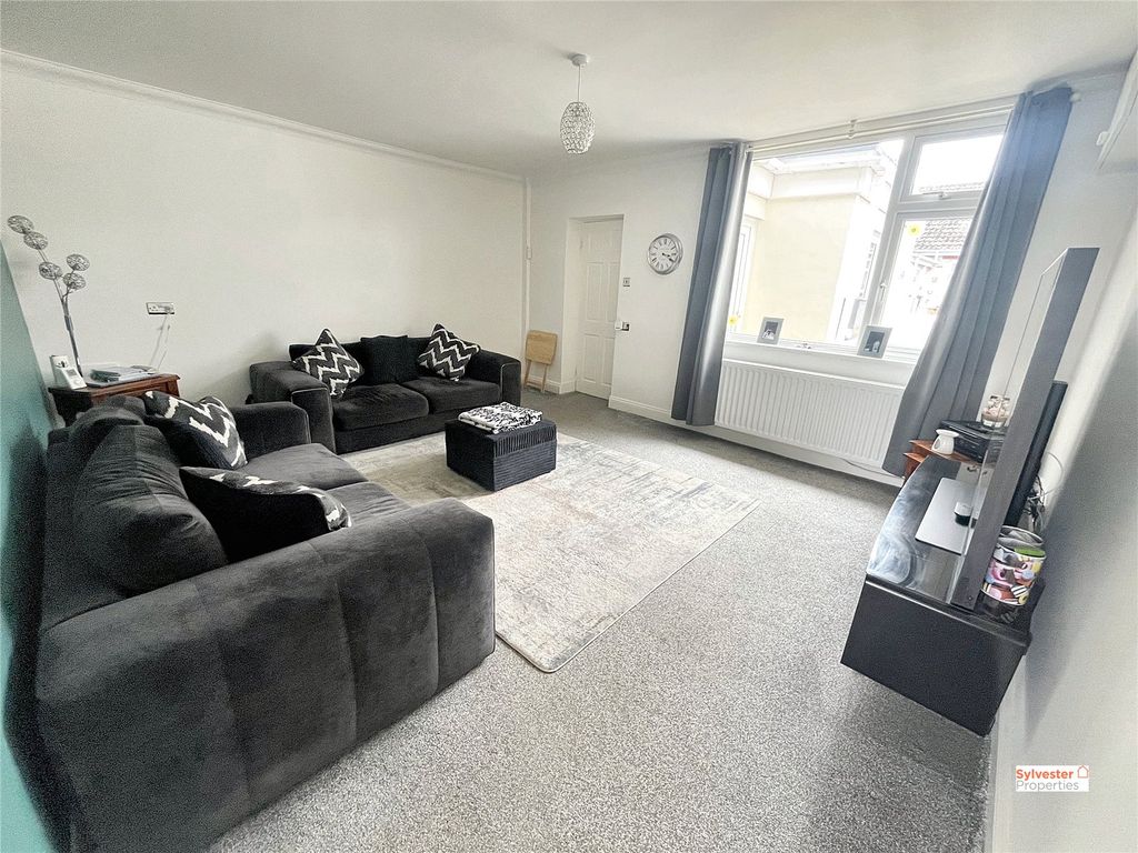 Property photo 3 of 32 Picture No. 12