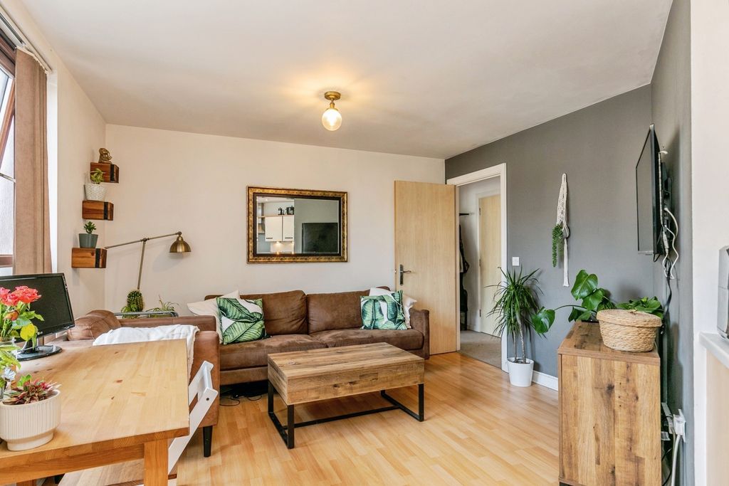 Property photo 2 of 11 Pbox-Img.Jpg