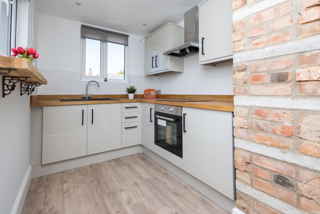 Property photo 1 of 7 Jt3A1874