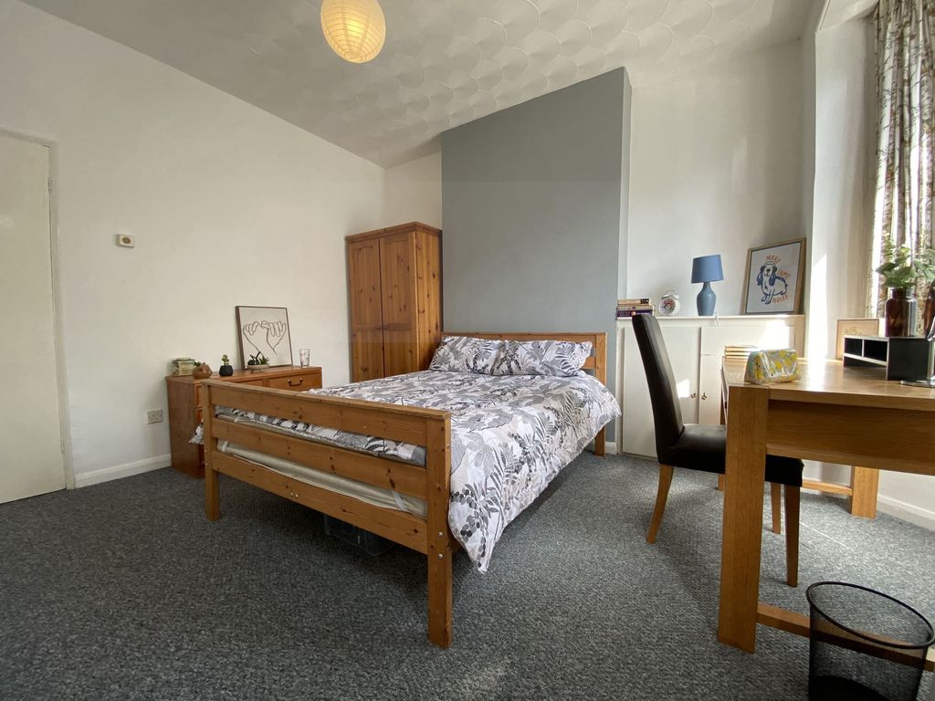 Property photo 1 of 13 Photo 8