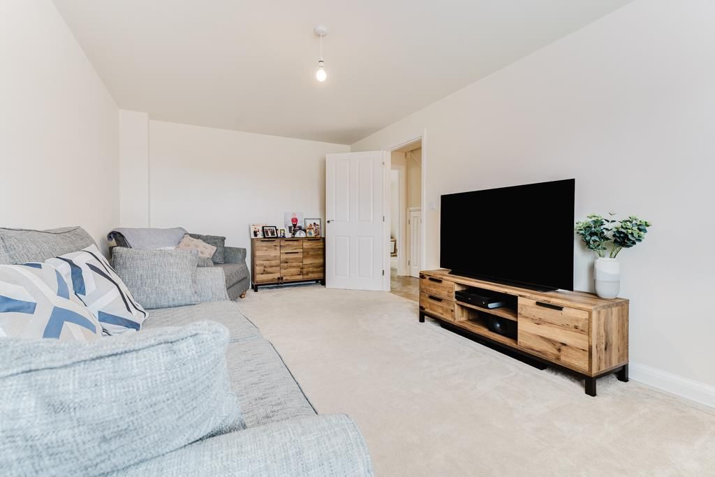 Property photo 2 of 32 43 Old Stratford Close, Barton Seagrave (10 Of 32)