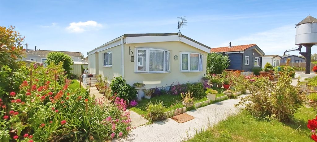 Property photo 1 of 20 Kingsmead Park